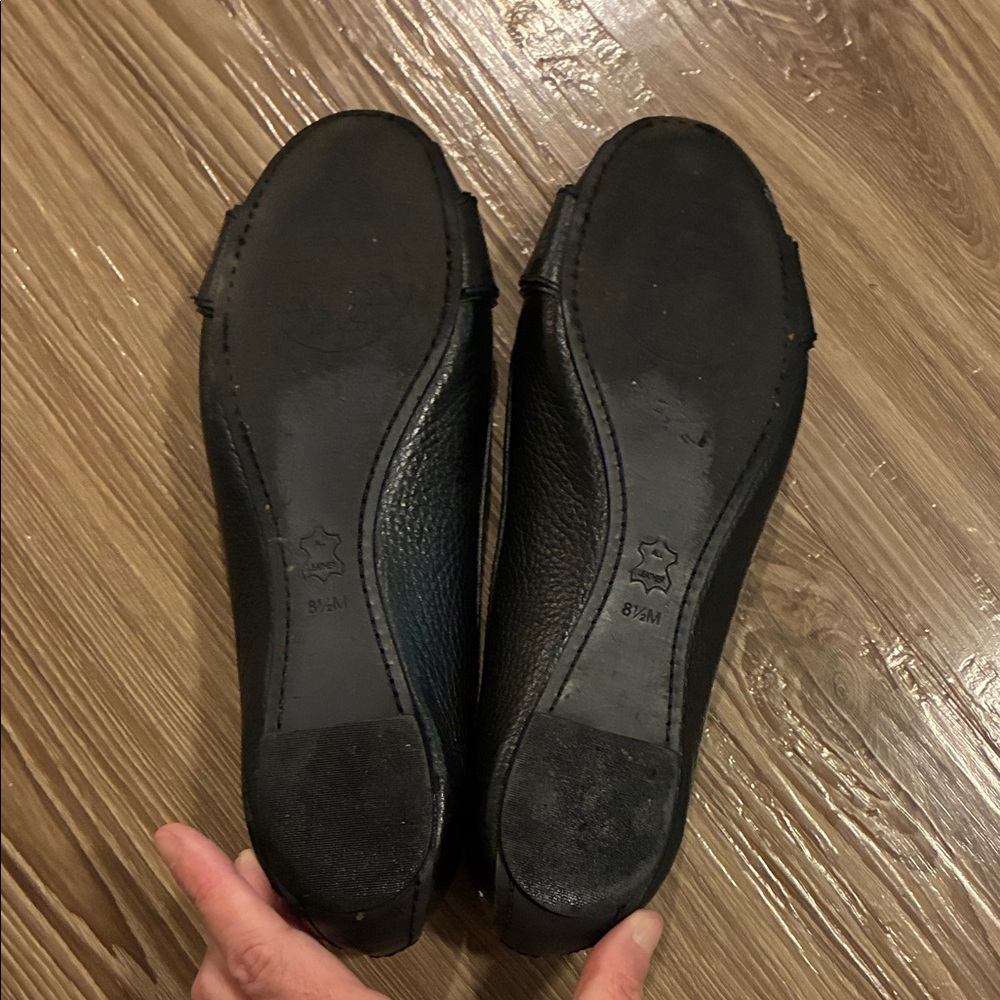 Tory Burch open  toed Black Flats with Gold Logo - Picture 3 of 3